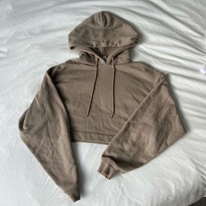 Alo Yoga Bae Cropped Hoodie in Gravel